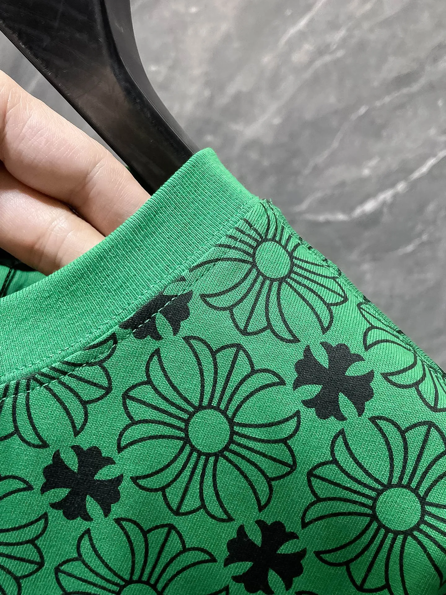 P140 New Chrome Hearts 25ss for summer. High-weight, environmentally friendly and high-quality top-grade fabric. 260g~270g. Customized version with cross-printed short-sleeves. Counter synchronization. Re-engraved version 1:1. Recommended color: green. Size: S, M, L, XL.
